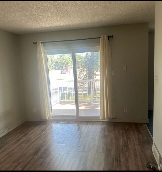 3802 Rae St in Regina, SK - Building Photo - Building Photo