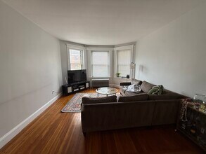 175 Harvard St, Unit 2 in Brookline, MA - Building Photo - Building Photo