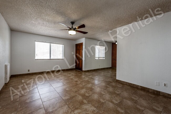 2220 Lucille Ave in Kingman, AZ - Building Photo - Building Photo