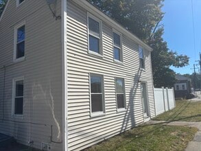 292 Nashua St, Unit 1 in Milford, NH - Building Photo - Building Photo