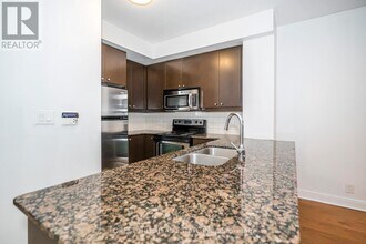 60 Absolute Ave in Mississauga, ON - Building Photo - Building Photo