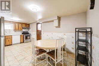 38 Leafield Dr in Toronto, ON - Building Photo - Building Photo