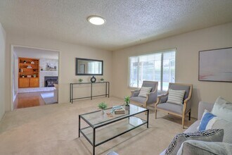 6265 N Colonial Ave in Fresno, CA - Building Photo - Building Photo