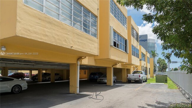 1555 W 44th Pl in Hialeah, FL - Building Photo - Building Photo