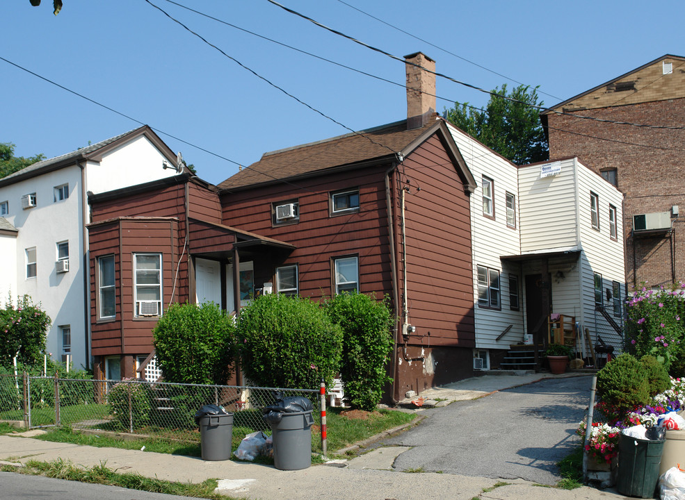 61 Chestnut St in Tarrytown, NY - Building Photo