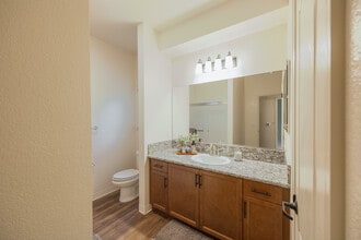 The Villas at Ellis Manor in Fresno, CA - Foto de edificio - Building Photo