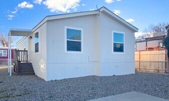 702 W McArthur Ave in Winnemucca, NV - Building Photo