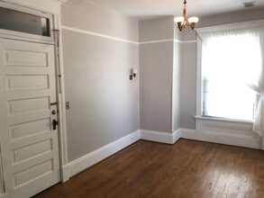 705 E Walnut St in Bloomington, IL - Building Photo - Building Photo