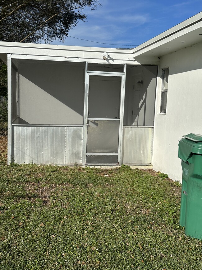 5501 SW 32nd Ct, Unit North Unit in Pembroke Park, FL - Building Photo - Building Photo