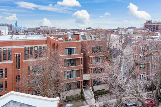 639 W Briar Pl in Chicago, IL - Foto de edificio - Building Photo