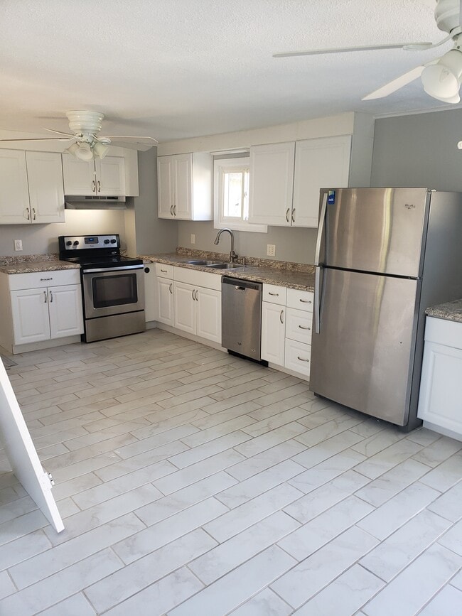 31 Lavallee Ter in Worcester, MA - Foto de edificio - Building Photo