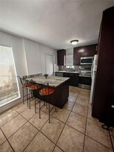 4807 Ponce de Leon-Unit -2 in Coral Gables, FL - Building Photo - Building Photo