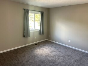 2830 Sand Run Pkwy in Fairlawn, OH - Building Photo - Building Photo