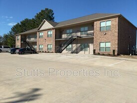 145 Bruin Dr in Florence, AL - Building Photo