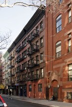 223 Sullivan St in New York, NY - Building Photo - Building Photo