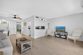 330 Tudor Dr in Cape Coral, FL - Building Photo - Building Photo