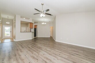 11601 Addison Chase Dr in Riverview, FL - Building Photo - Building Photo