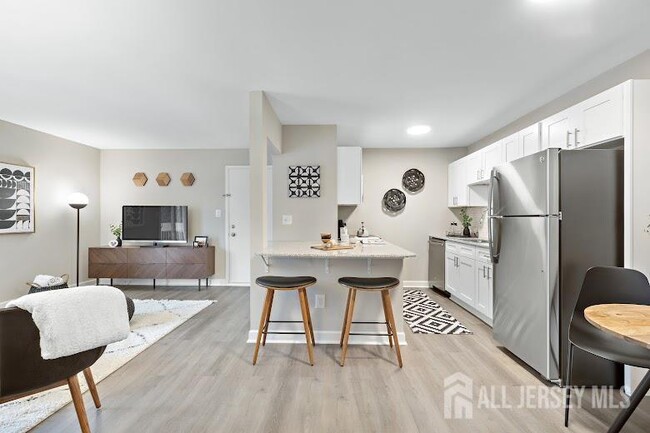 1000 Pheasant Hollow Dr in Plainsboro, NJ - Foto de edificio - Building Photo