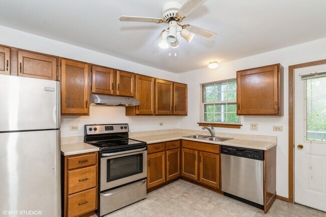 152 E Winchester Rd in Libertyville, IL - Building Photo - Building Photo