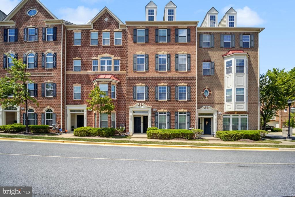 910 Hall Station Dr in Bowie, MD - Building Photo