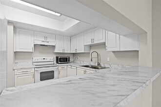 3706 Greenery Ct in Tampa, FL - Building Photo - Building Photo