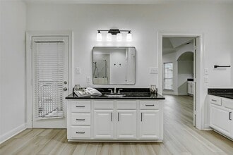 5 Versante Ct in Houston, TX - Building Photo - Building Photo