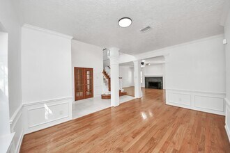 15919 Lake Lodge Dr in Houston, TX - Building Photo - Building Photo