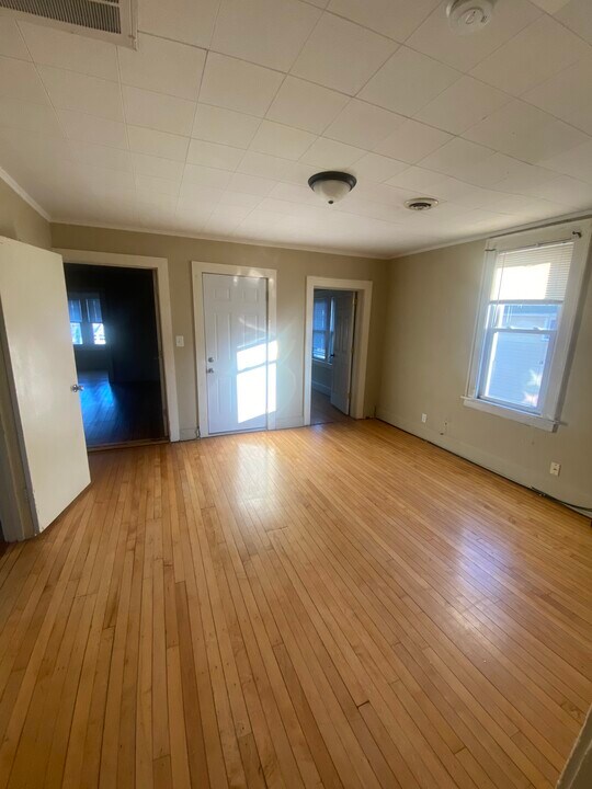 2418 University Ave NE in Minneapolis, MN - Building Photo