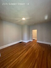 2135 Summit St in Columbus, OH - Building Photo - Building Photo