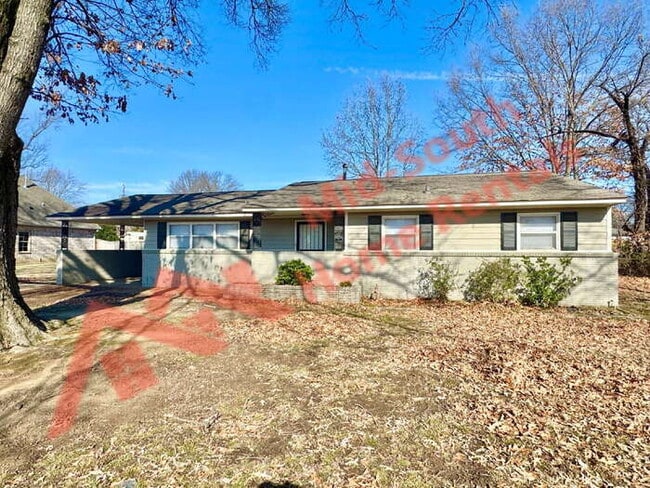 property at 954 E Holmes Rd