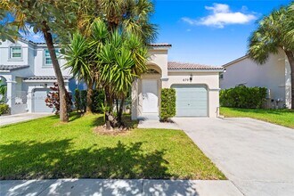 670 NW 154th Ave in Pembroke Pines, FL - Building Photo - Building Photo