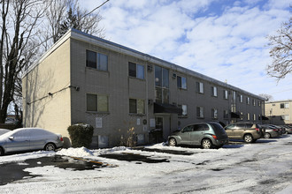 Parkway Arms Apartment in Lakewood, OH - Building Photo - Building Photo