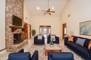 15203 Carols Way Dr in Houston, TX - Building Photo