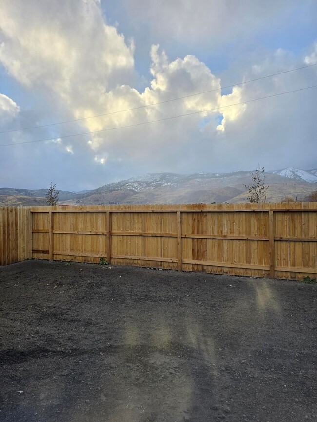 1230 Lovelock St in Carson City, NV - Foto de edificio - Building Photo