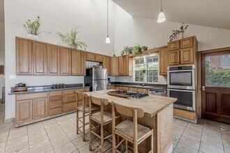 540 Alhambra St in Crockett, CA - Building Photo - Building Photo