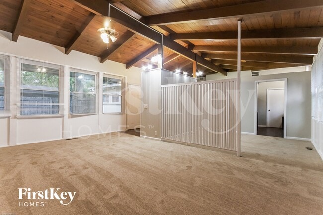 4913 Victoria Rd in Indianapolis, IN - Foto de edificio - Building Photo