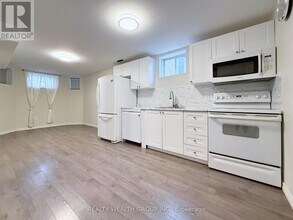 61 Stollar Blvd in Barrie, ON - Building Photo - Building Photo