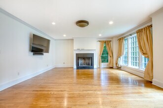28 Terrace Ave in Greenwich, CT - Building Photo - Building Photo