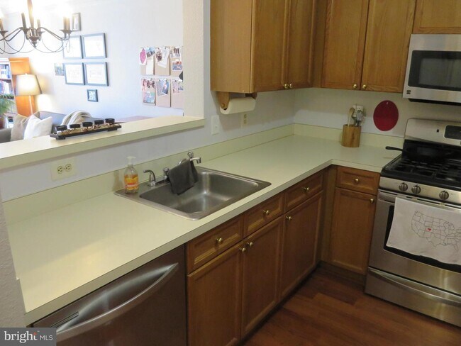 5575 Seminary Rd-Unit -314 in Falls Church, VA - Building Photo - Building Photo