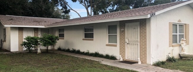 3004 Oaklawn Ave, Unit A in Largo, FL - Building Photo - Building Photo