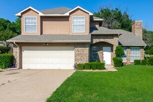 4978 Briar Oaks Ln in Grand Prairie, TX - Building Photo