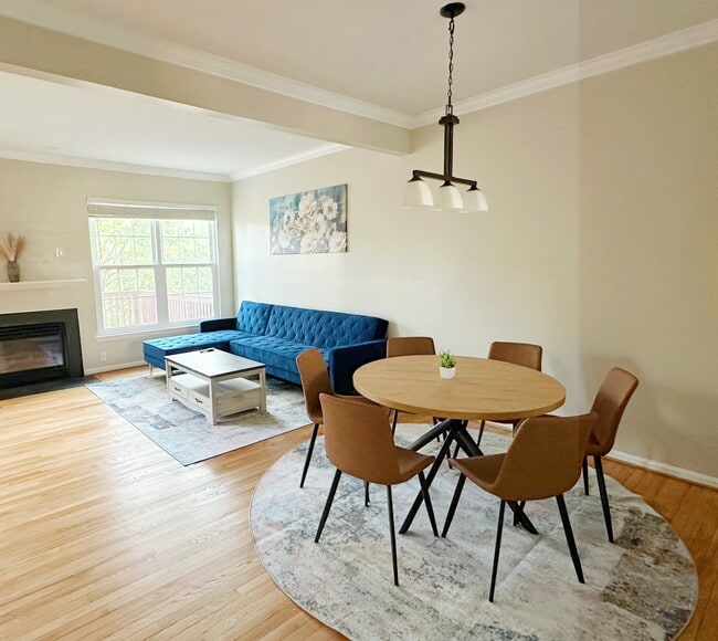 45537 Lake Haven Ter in Sterling, VA - Foto de edificio - Building Photo