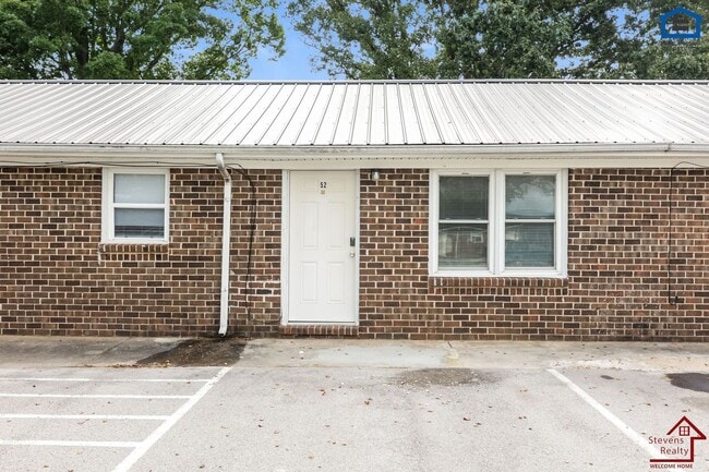 702 Couch St in McMinnville, TN - Foto de edificio - Building Photo