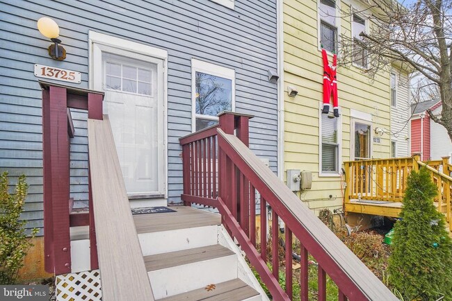 property at 13725 Avonshire Dr