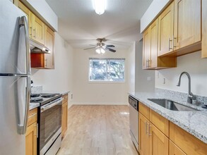 Cascade Woods Apartments in Aloha, OR - Building Photo - Building Photo