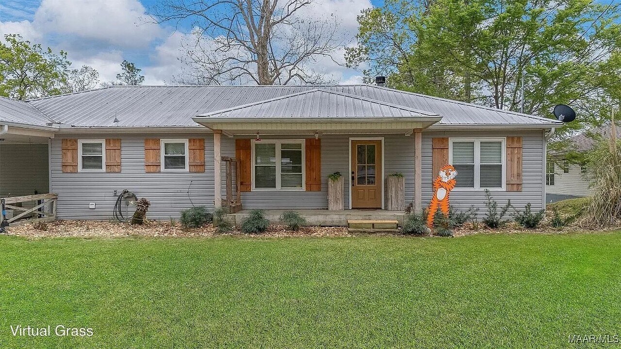 379 Holiday Dr in Titus, AL - Building Photo