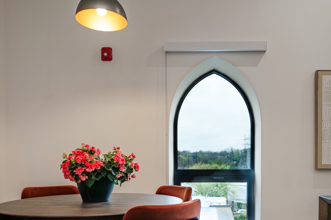 The Roe at Manayunk Apartments and Townhomes
