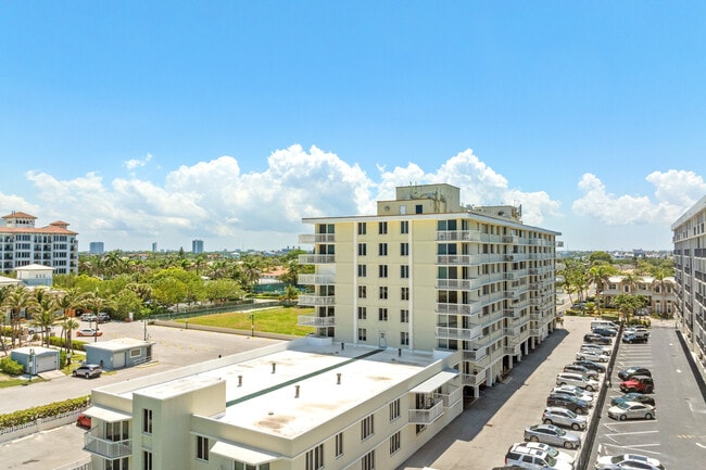 Mayan Towers South in Palm Beach Shores, FL - Building Photo - Building Photo