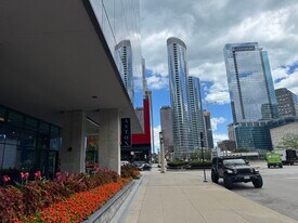 160 E Illinois St in Chicago, IL - Building Photo