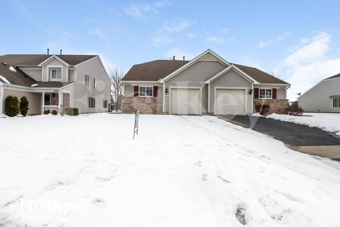 3023 Impressions Dr in Lake In The Hills, IL - Building Photo